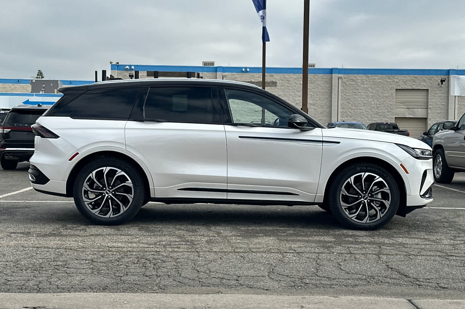 Thumbnail: 2026 Lincoln Nautilus - 8