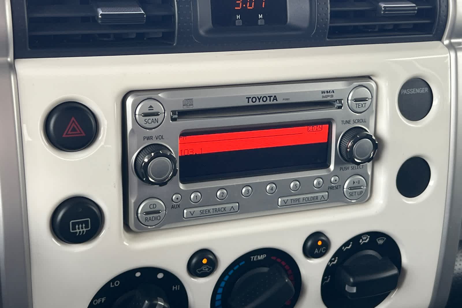 Thumbnail: 2013 Toyota FJ Cruiser - 18