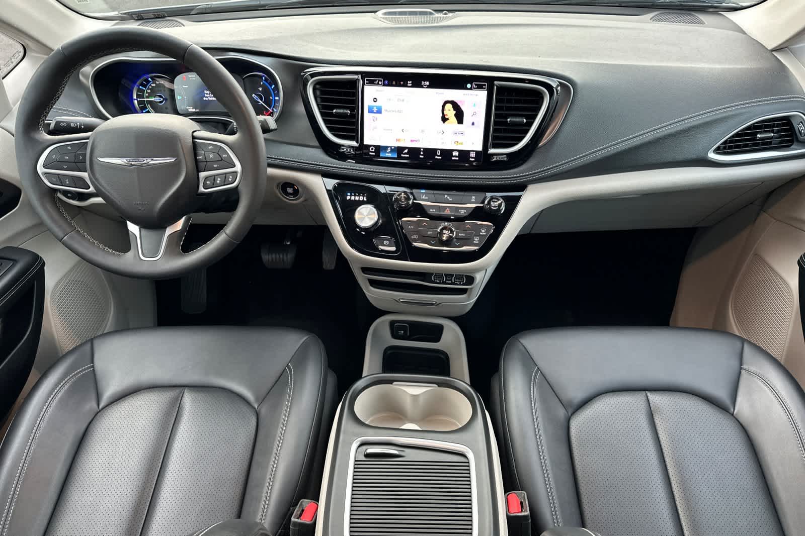 Thumbnail: 2024 Chrysler Pacifica - 3