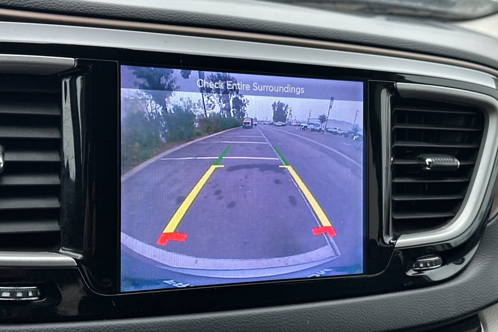 Thumbnail: 2017 Chrysler Pacifica - 20