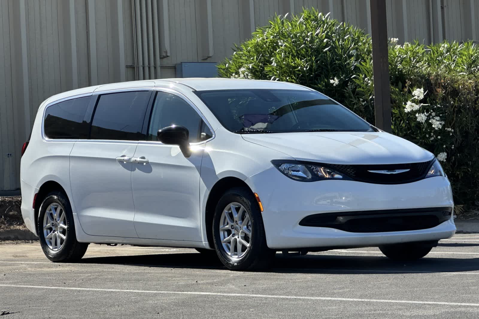 Thumbnail: 2024 Chrysler Voyager - 9