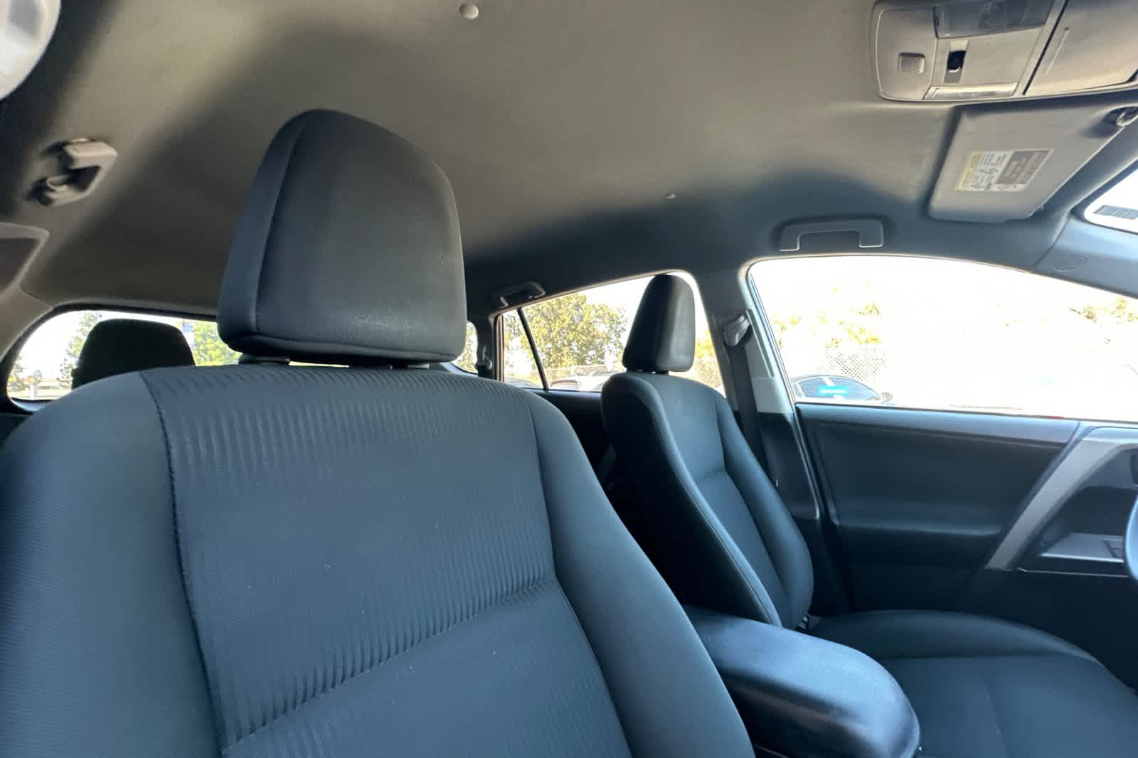 Thumbnail: 2018 Toyota RAV4 - 17