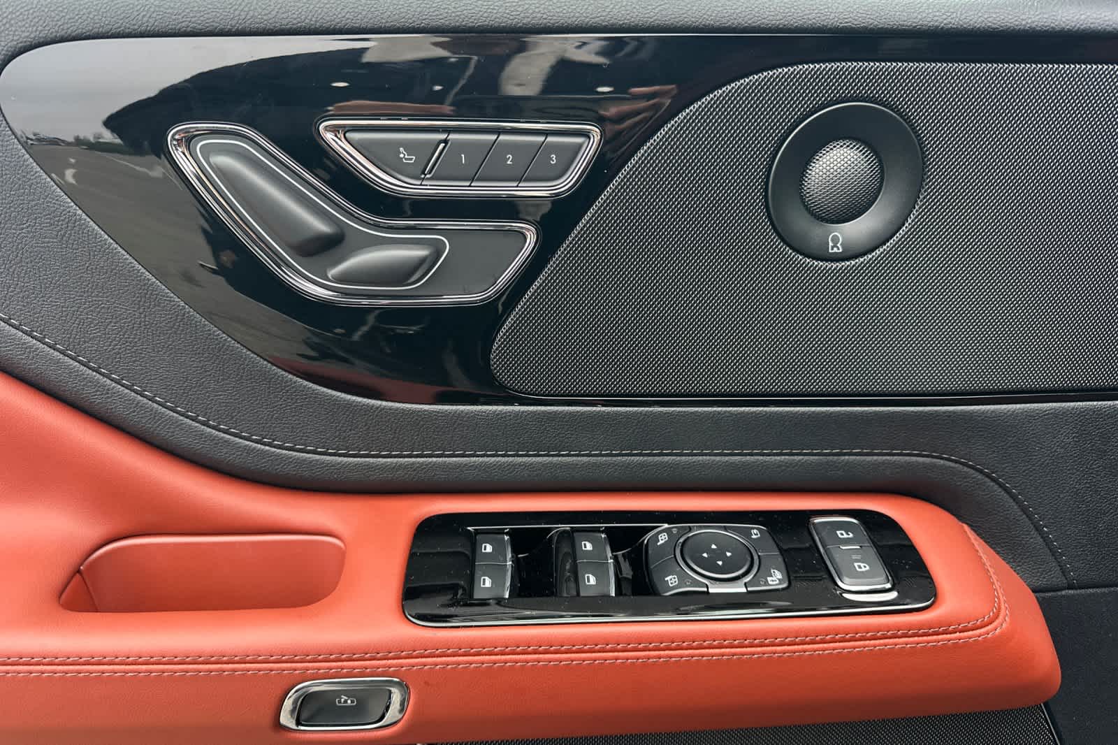 Thumbnail: 2026 Lincoln Aviator - 13