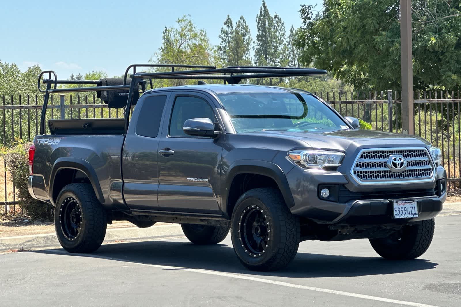 Thumbnail: 2016 Toyota Tacoma - 9