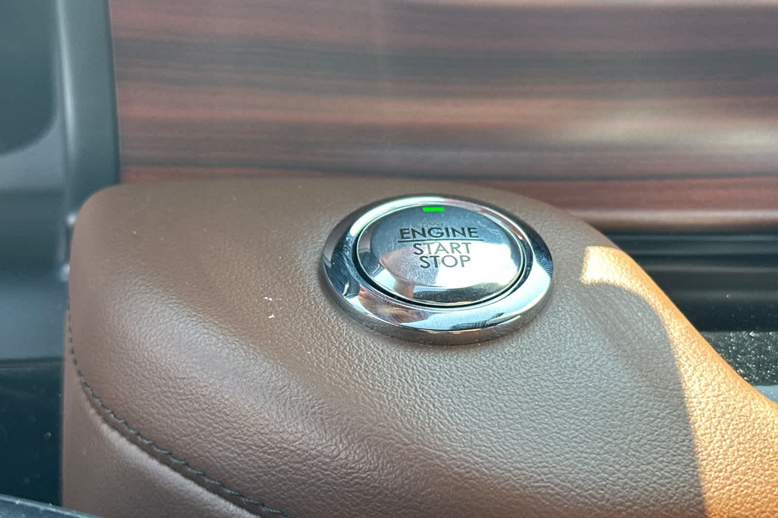 Thumbnail: 2022 Lincoln Aviator - 25