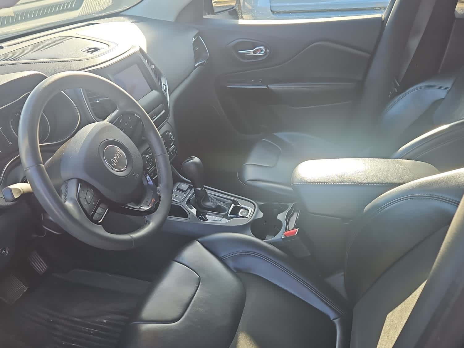 Thumbnail: 2020 Jeep Cherokee - 14