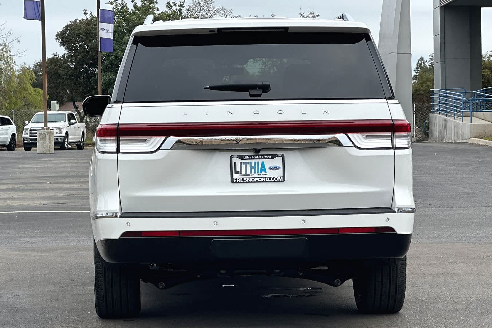 Thumbnail: 2024 Lincoln Navigator L - 7