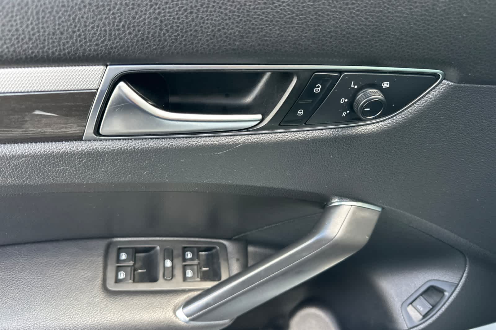 Thumbnail: 2018 Volkswagen Passat - 13