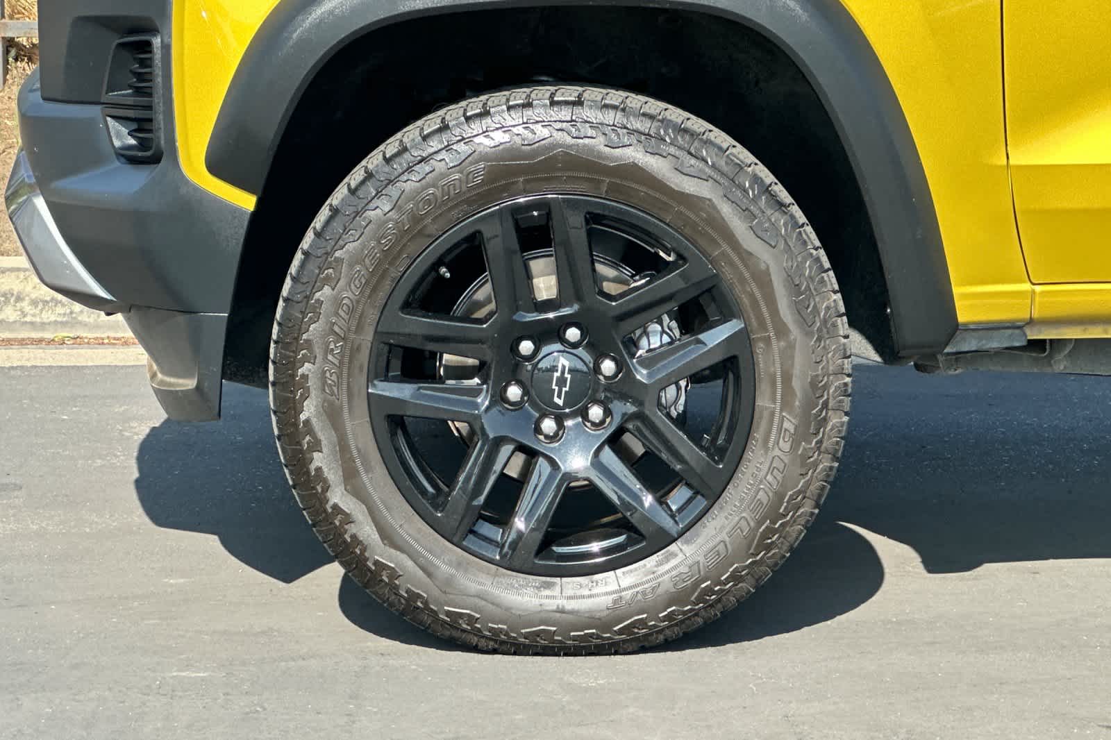Thumbnail: 2023 Chevrolet Colorado - 25