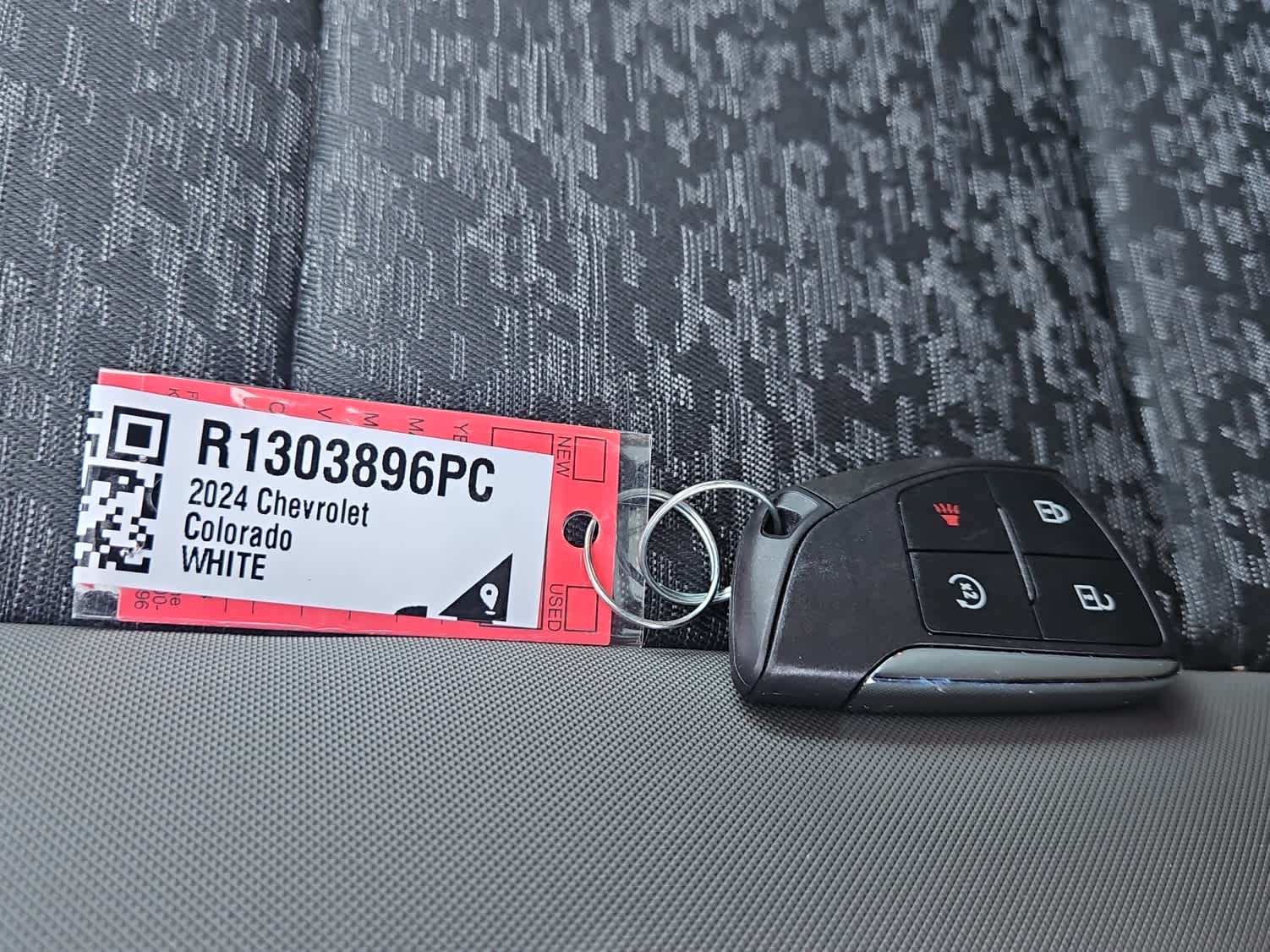 Thumbnail: 2024 Chevrolet Colorado - 21