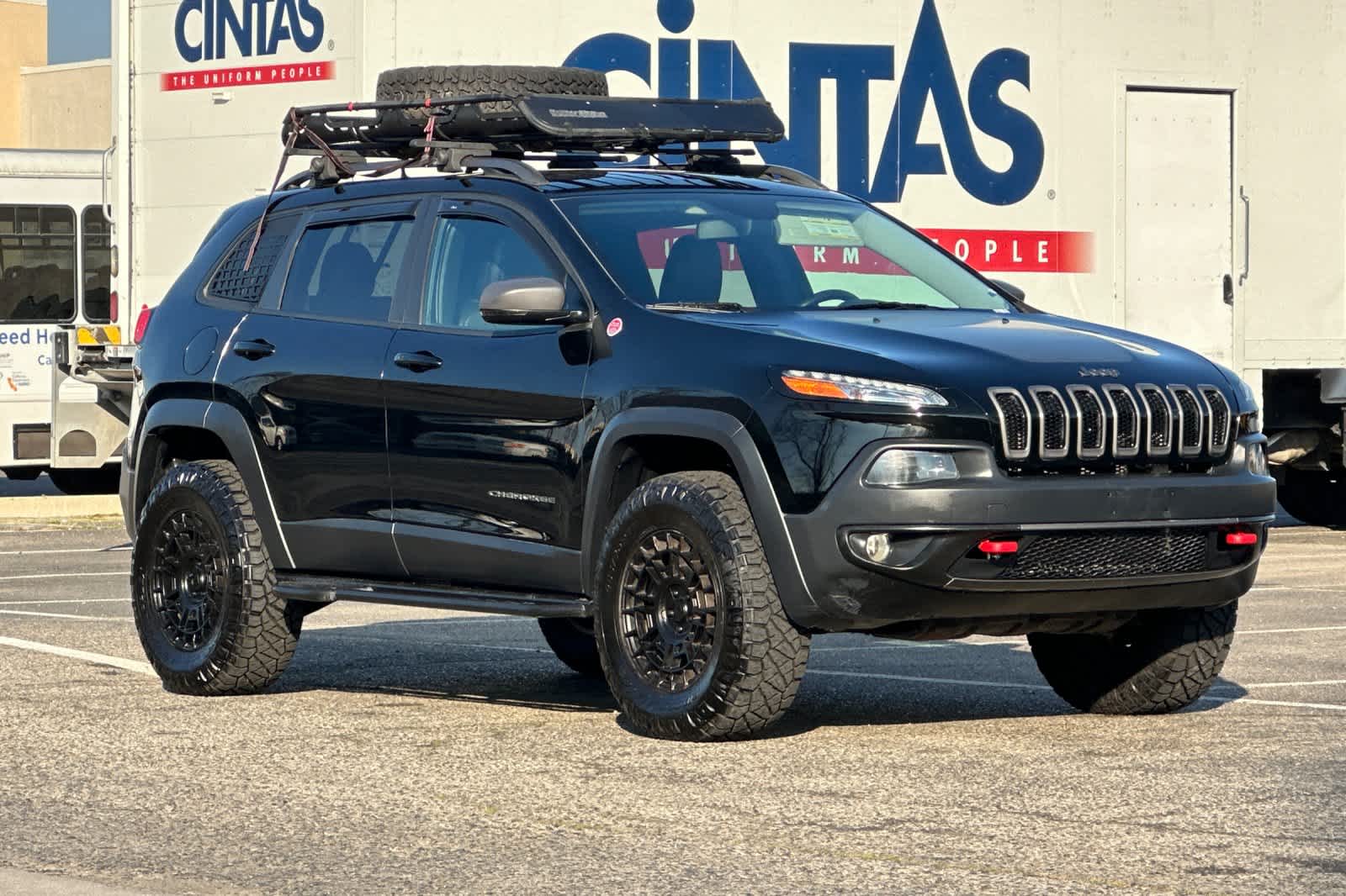 Thumbnail: 2018 Jeep Cherokee - 9