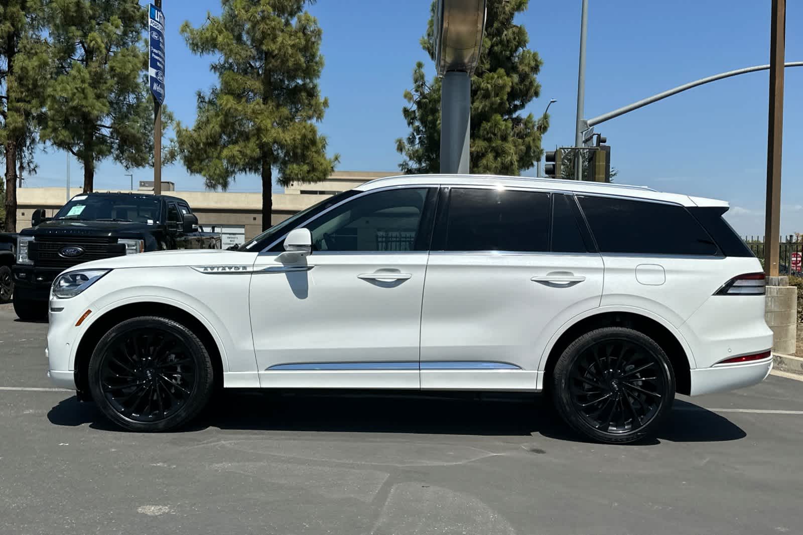 Thumbnail: 2022 Lincoln Aviator - 6