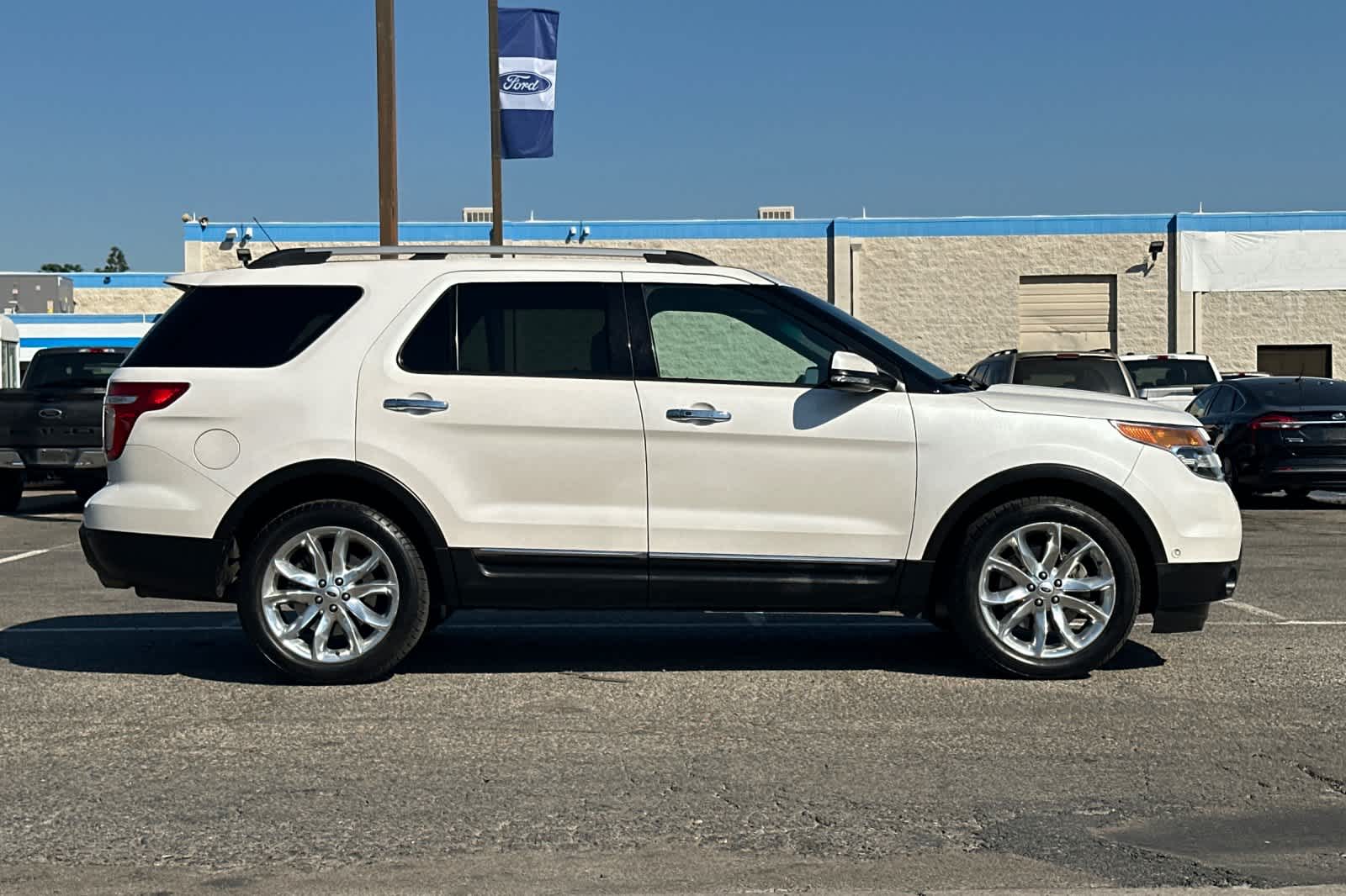Thumbnail: 2014 Ford Explorer - 8