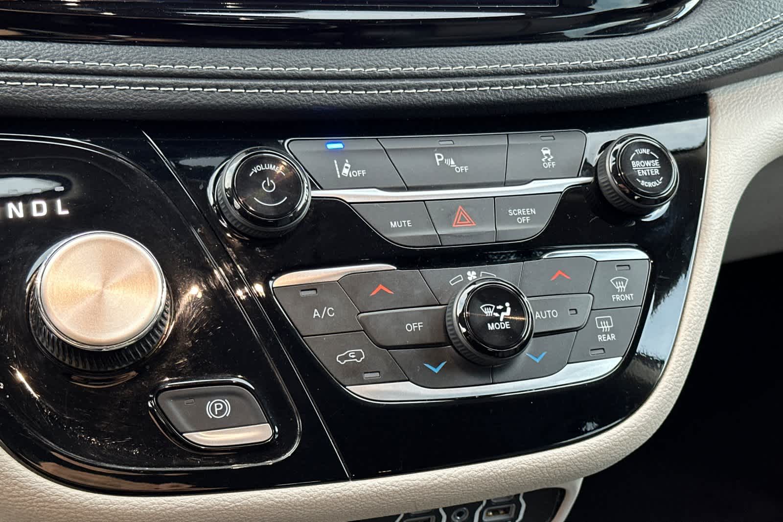 Thumbnail: 2024 Chrysler Pacifica - 22