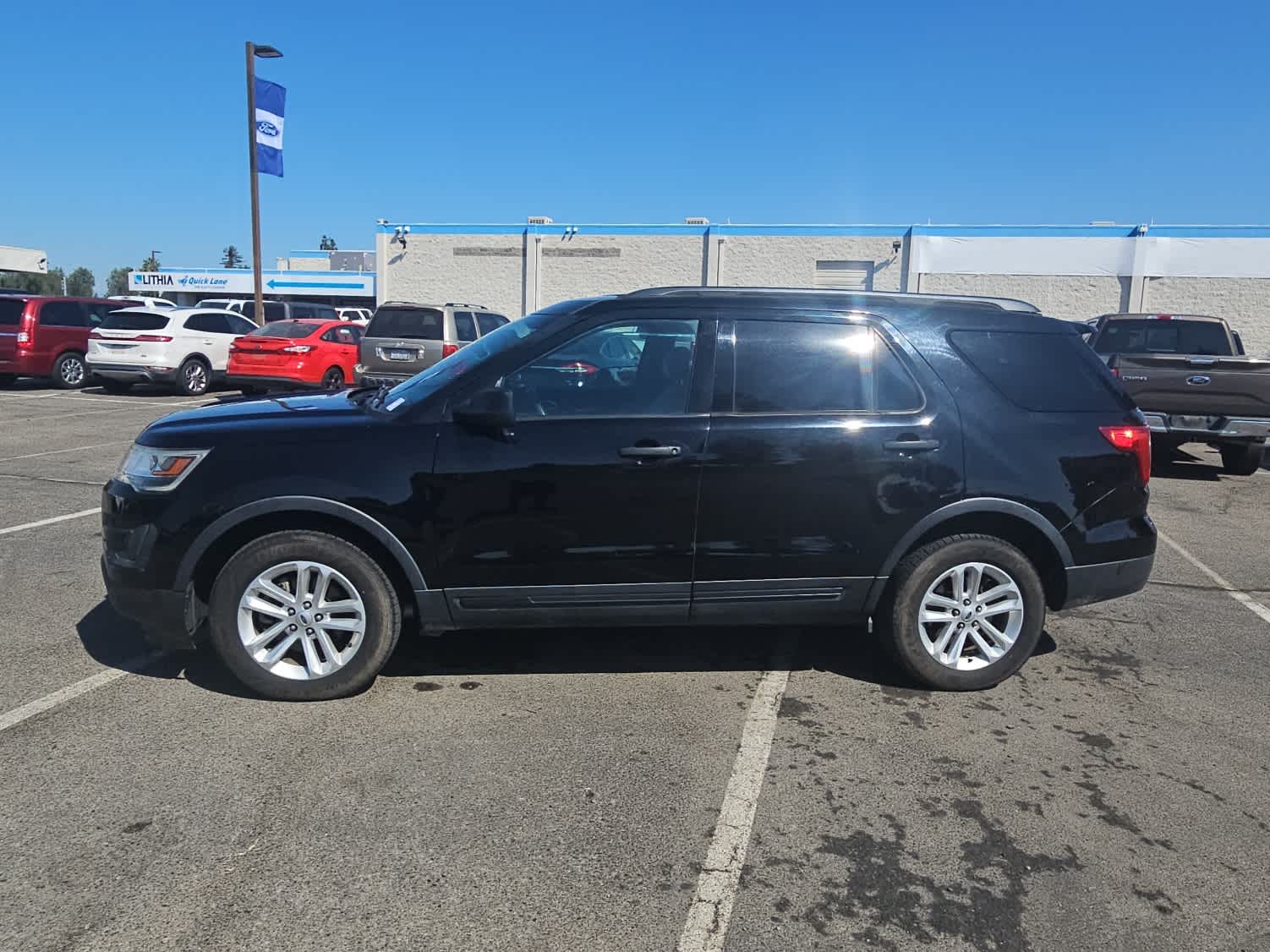 Thumbnail: 2017 Ford Explorer - 5