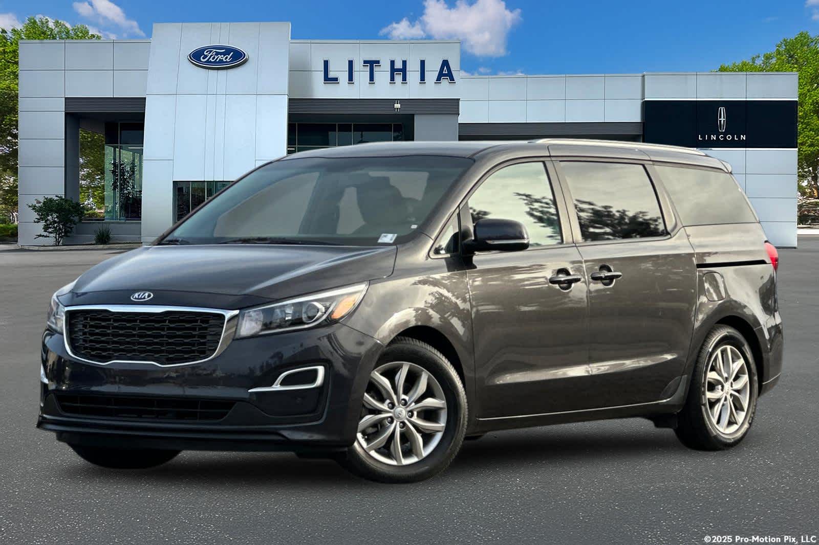2021 Kia Sedona EX's photo