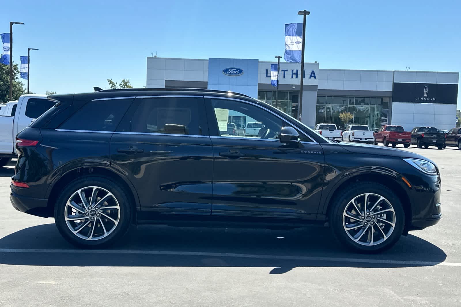 Thumbnail: 2025 Lincoln Corsair - 8
