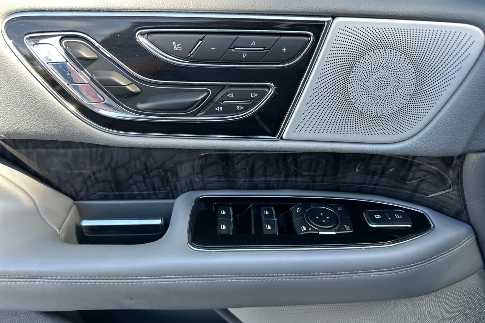 Thumbnail: 2019 Lincoln Navigator L - 12