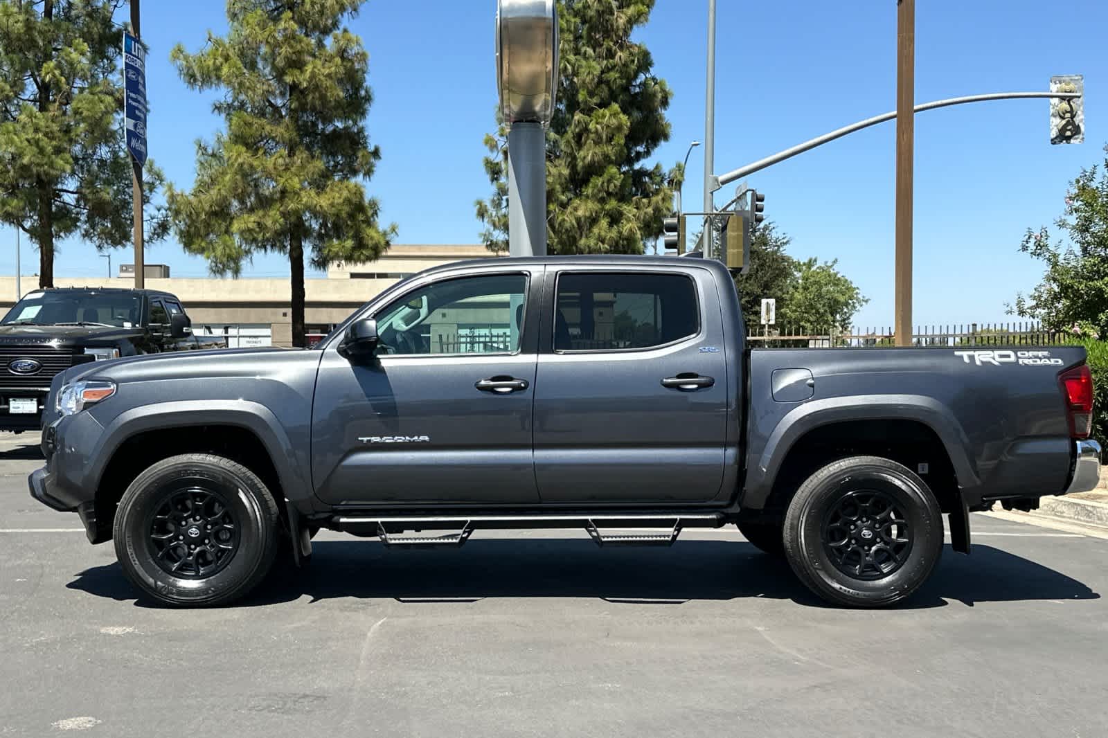 Thumbnail: 2020 Toyota Tacoma - 6
