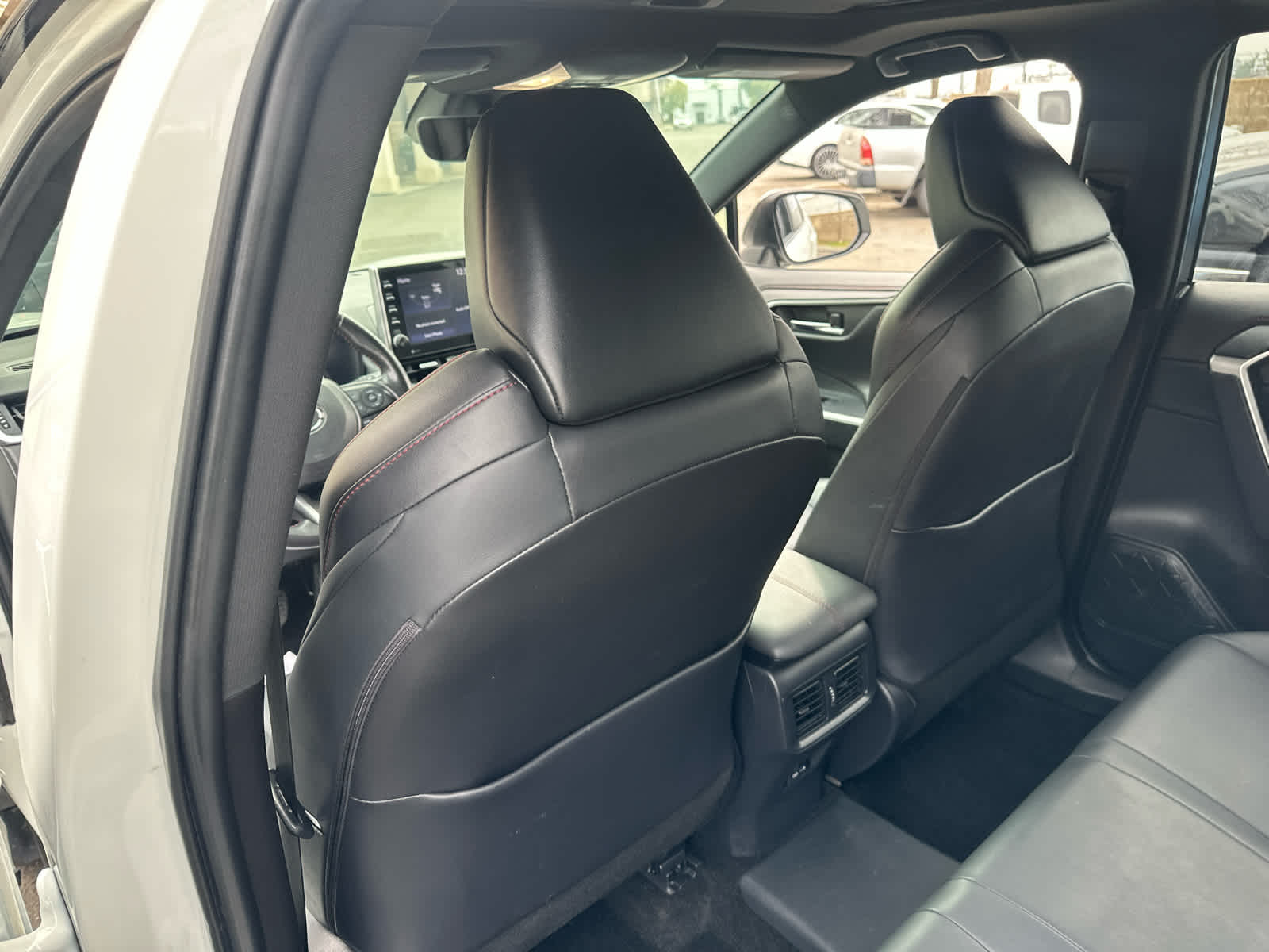 Thumbnail: 2022 Toyota RAV4 - 11