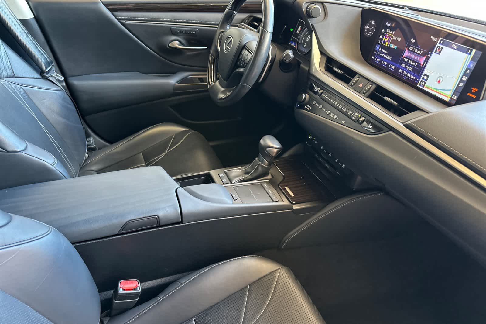 Thumbnail: 2019 Lexus ES - 16