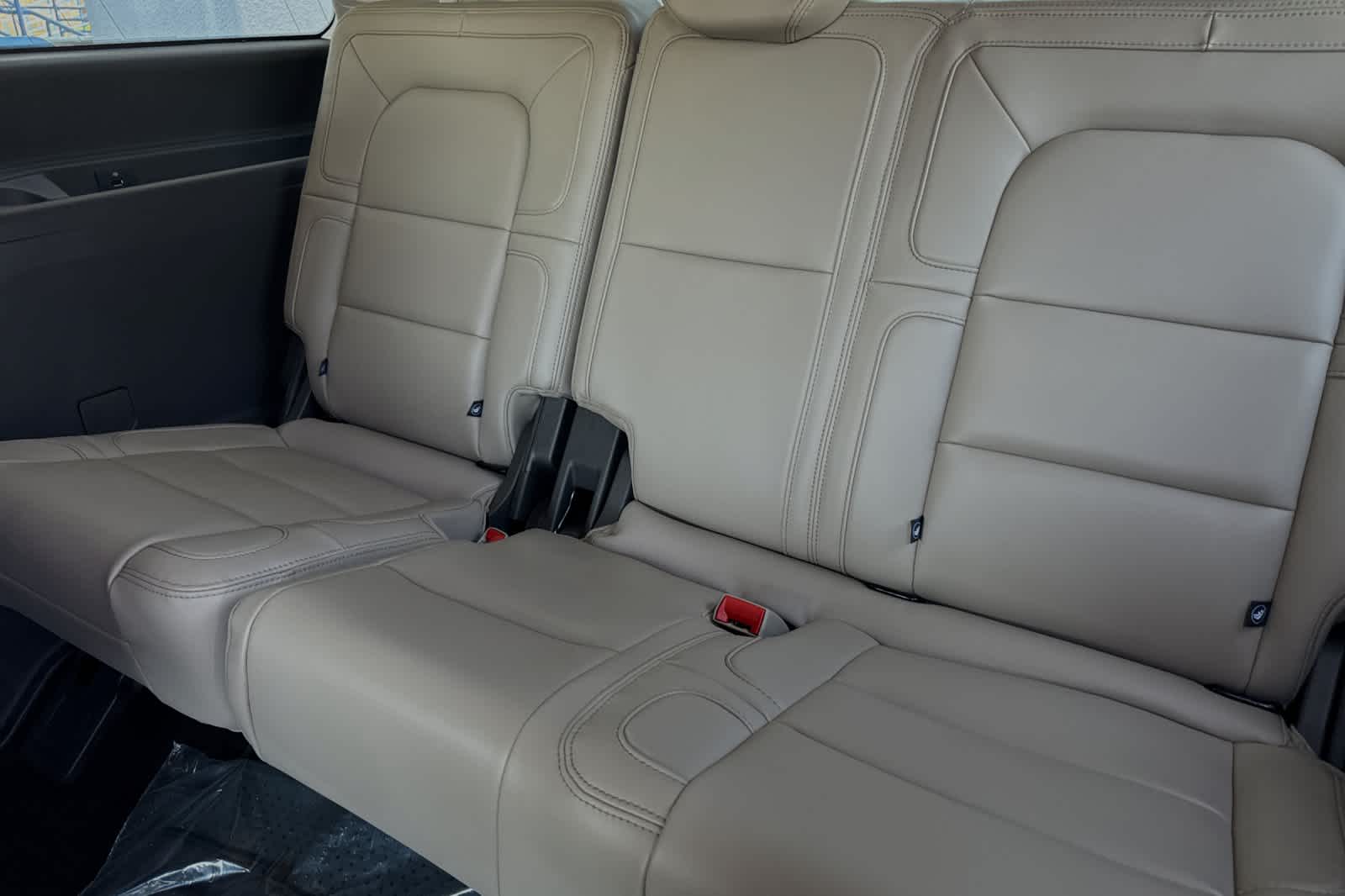Thumbnail: 2024 Lincoln Navigator - 16