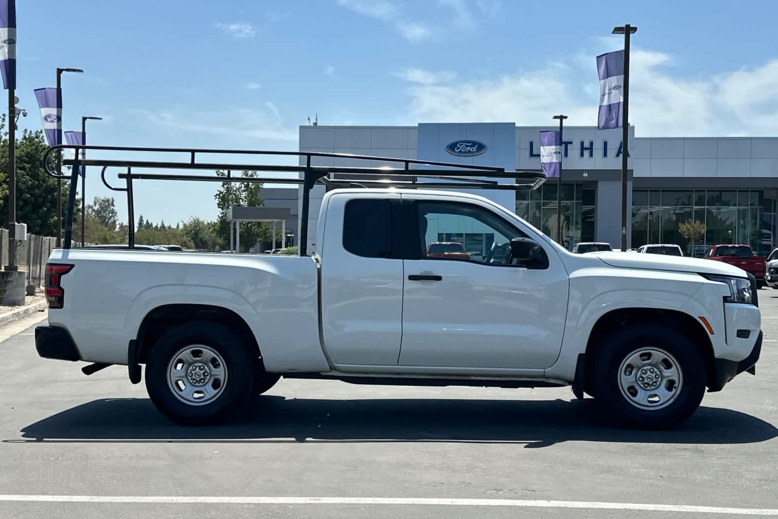 Thumbnail: 2022 Nissan Frontier - 8