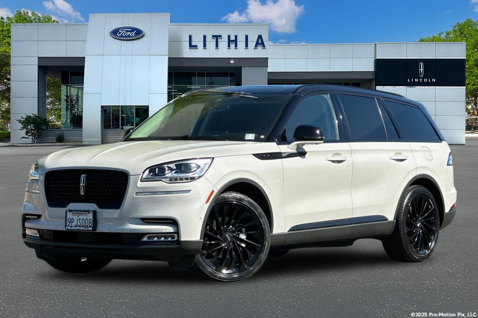 Thumbnail: 2023 Lincoln Aviator - 1