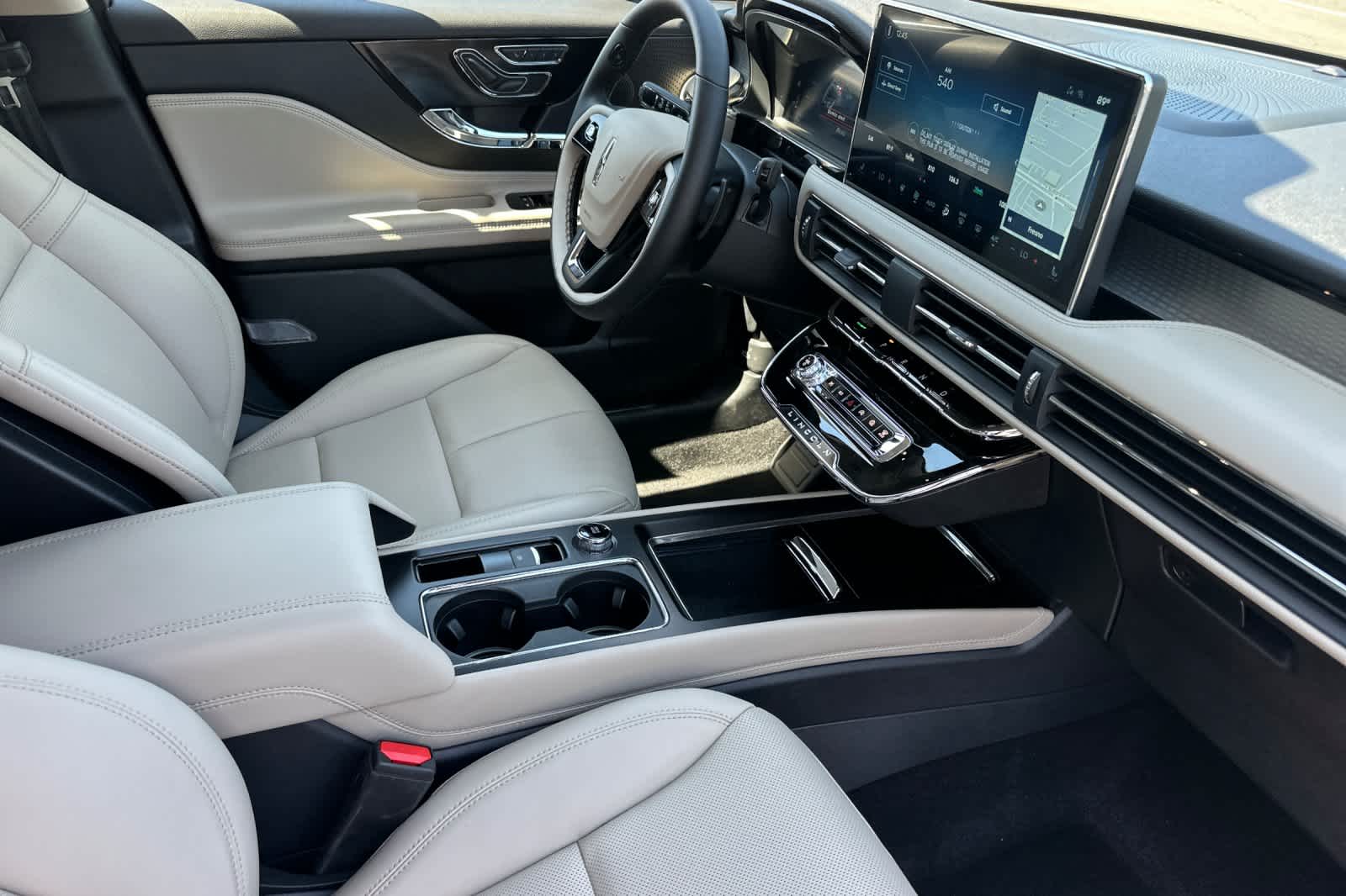 Thumbnail: 2025 Lincoln Corsair - 17