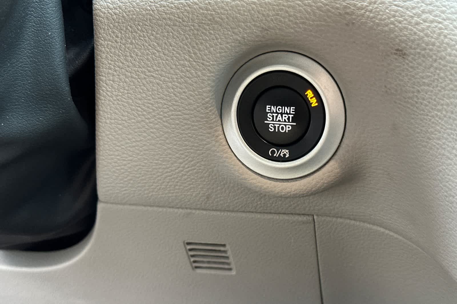 Thumbnail: 2024 Chrysler Pacifica - 24