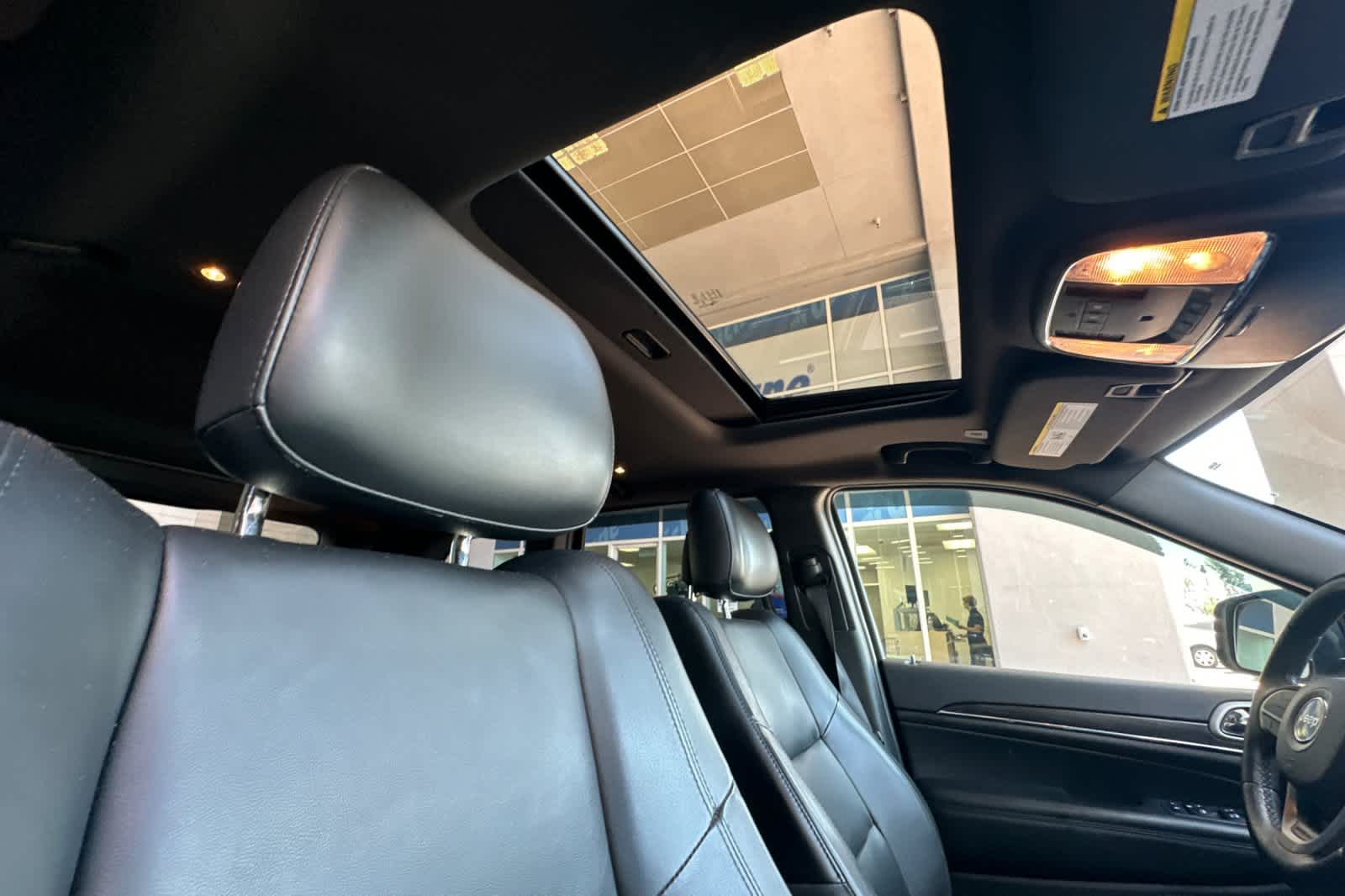 Thumbnail: 2019 Jeep Grand Cherokee - 17