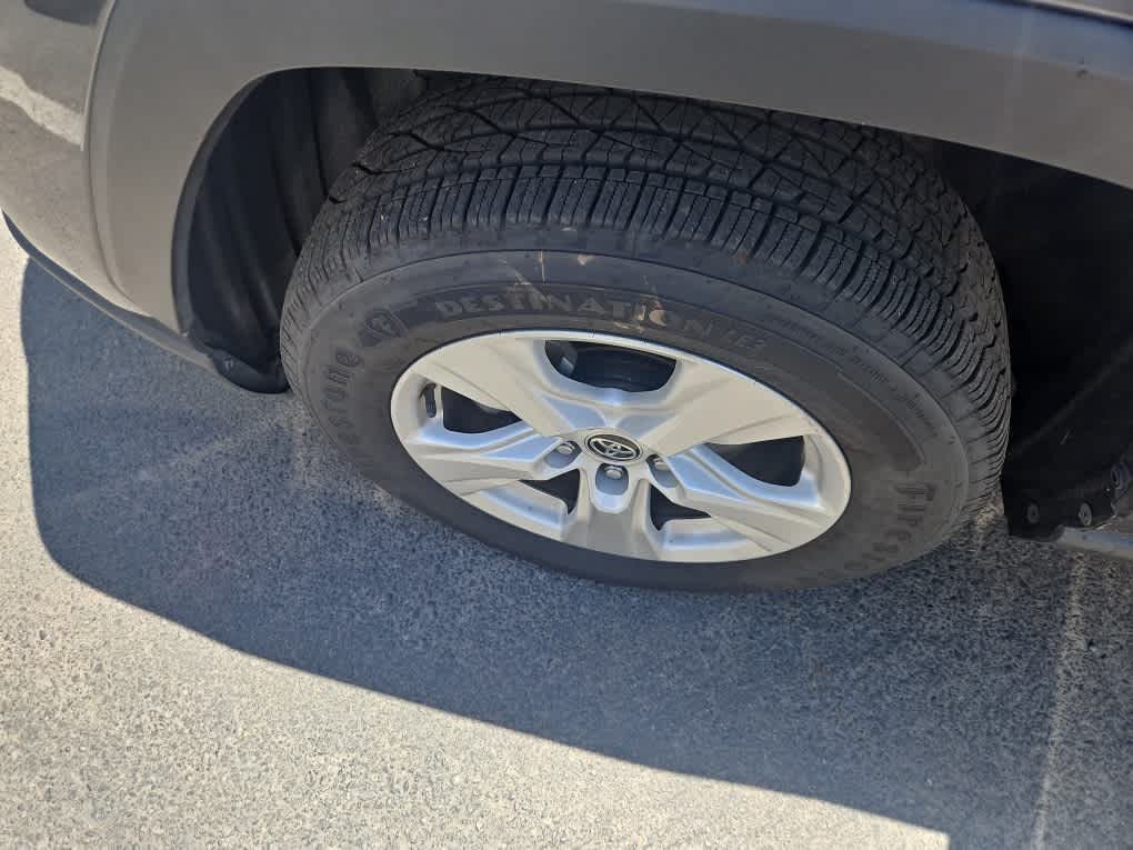 Thumbnail: 2021 Toyota RAV4 - 3