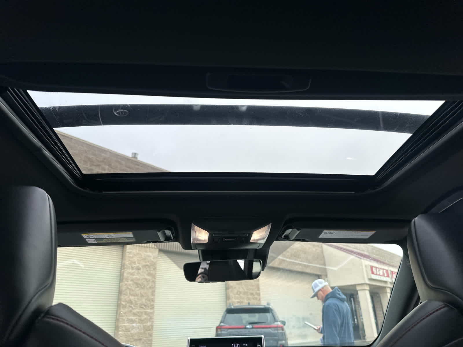 Thumbnail: 2022 Toyota RAV4 - 14