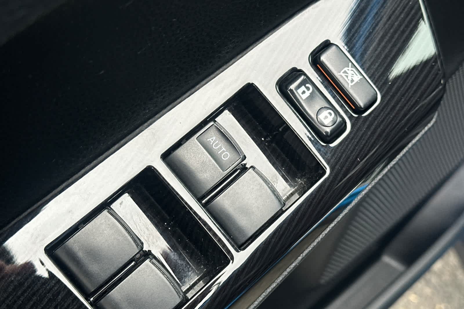 Thumbnail: 2017 Toyota RAV4 - 14