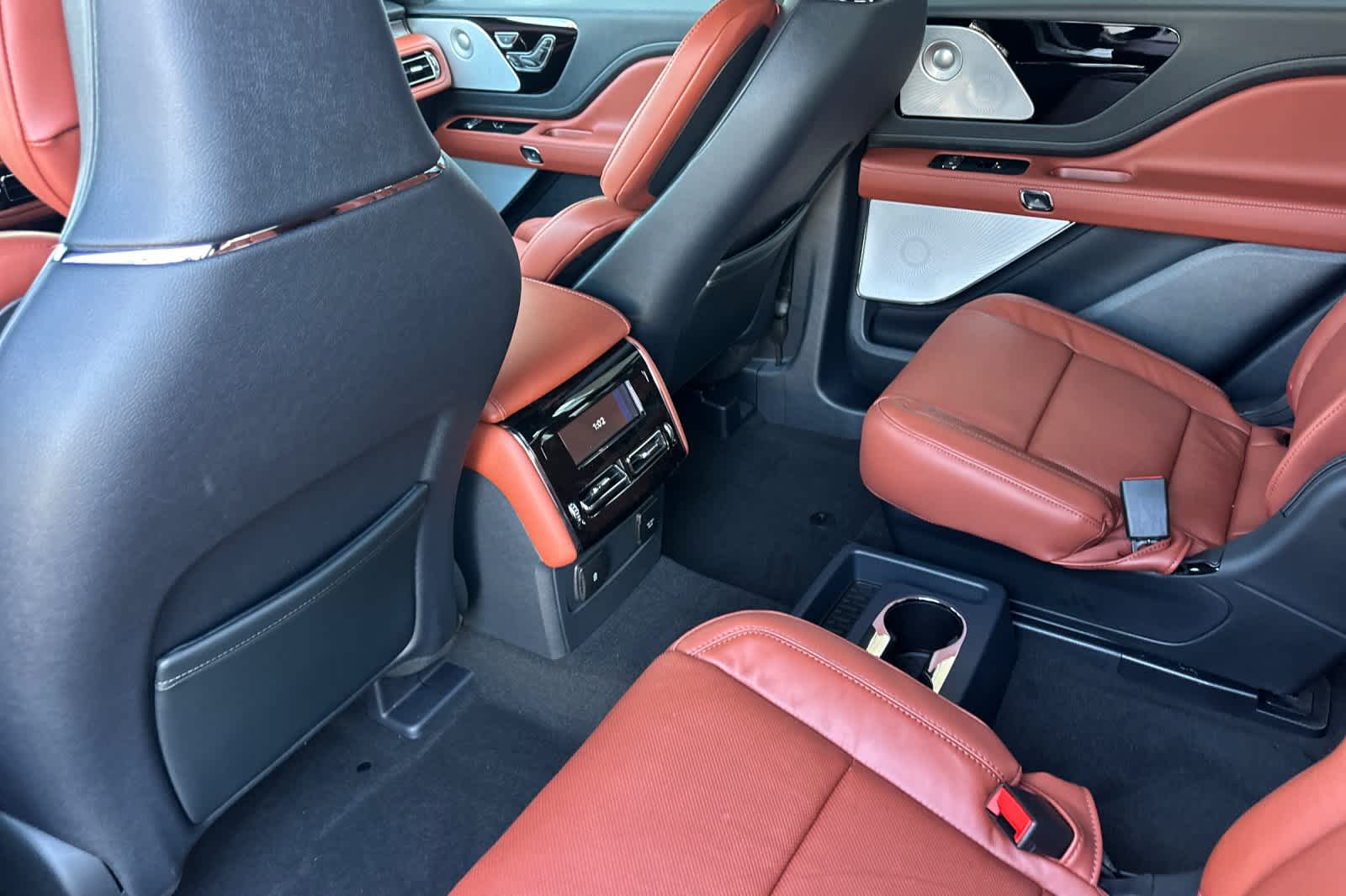 Thumbnail: 2026 Lincoln Aviator - 4