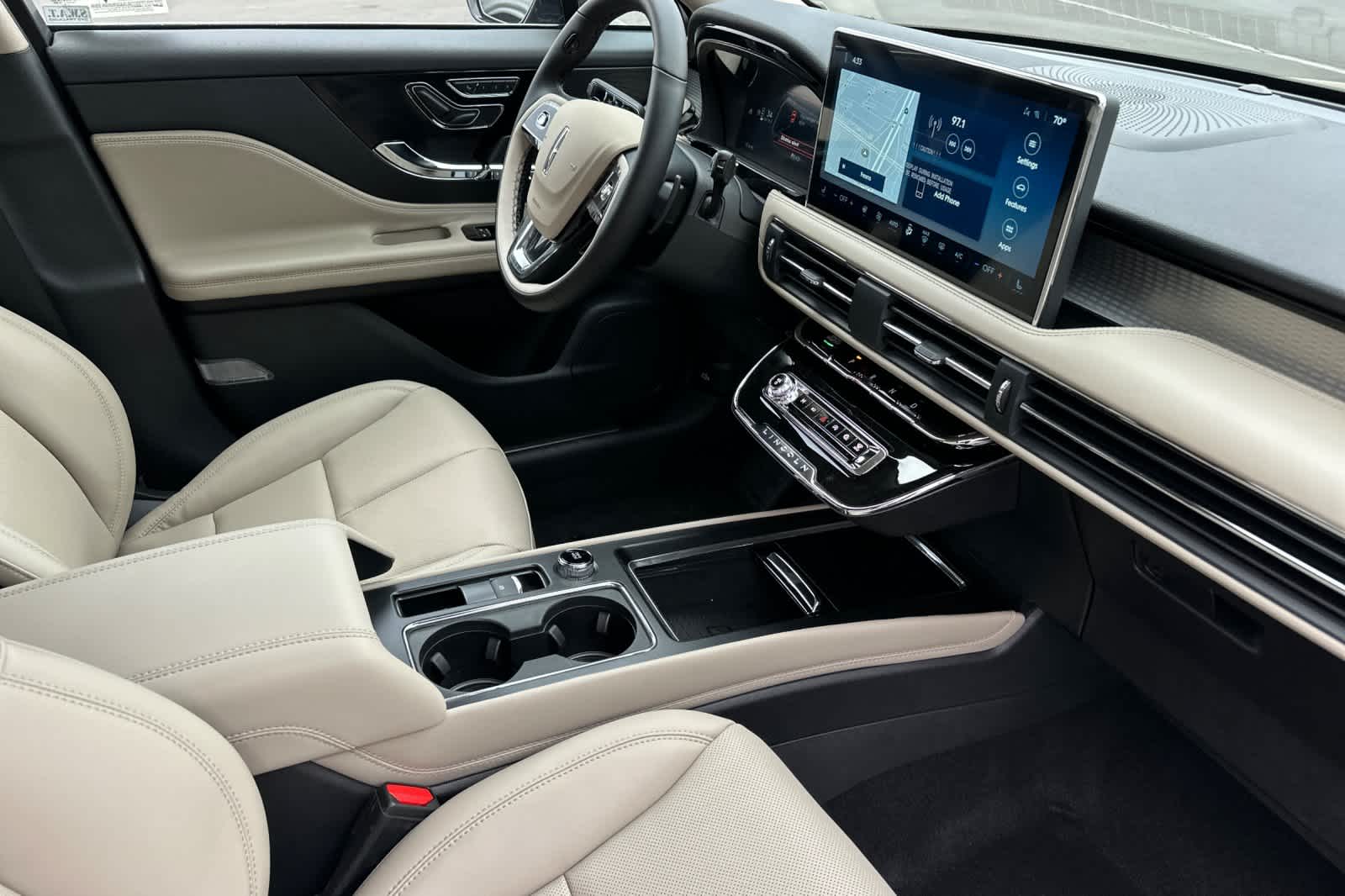 Thumbnail: 2025 Lincoln Corsair - 17