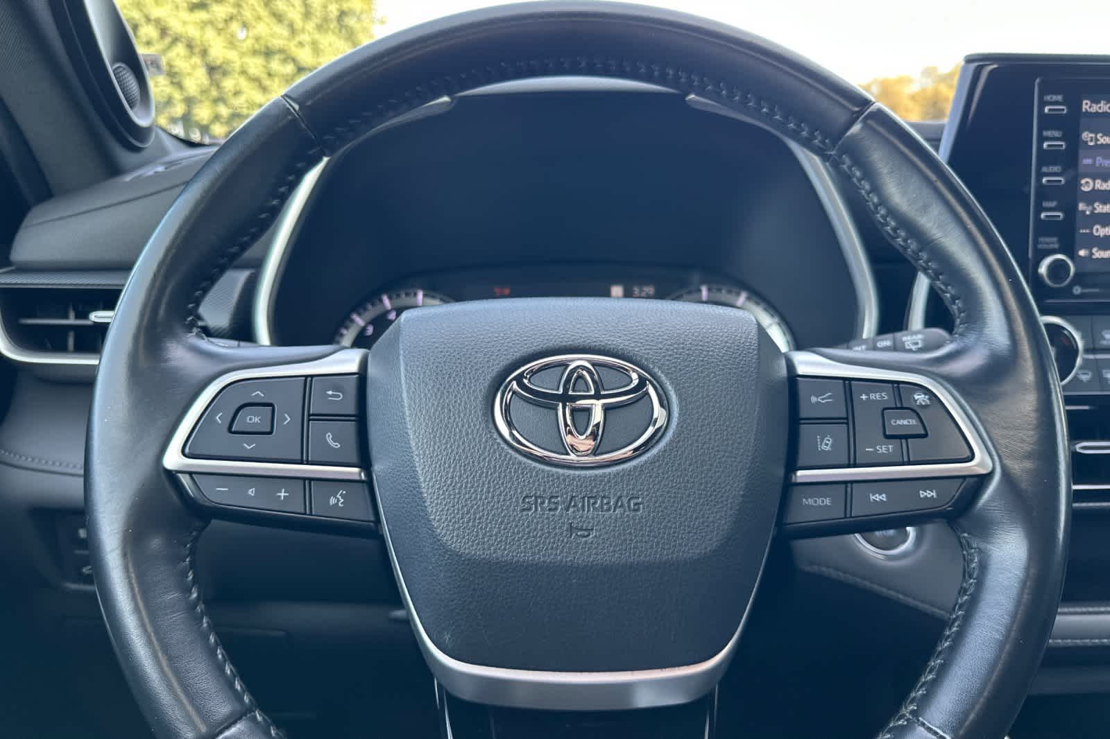 Thumbnail: 2022 Toyota Highlander - 24