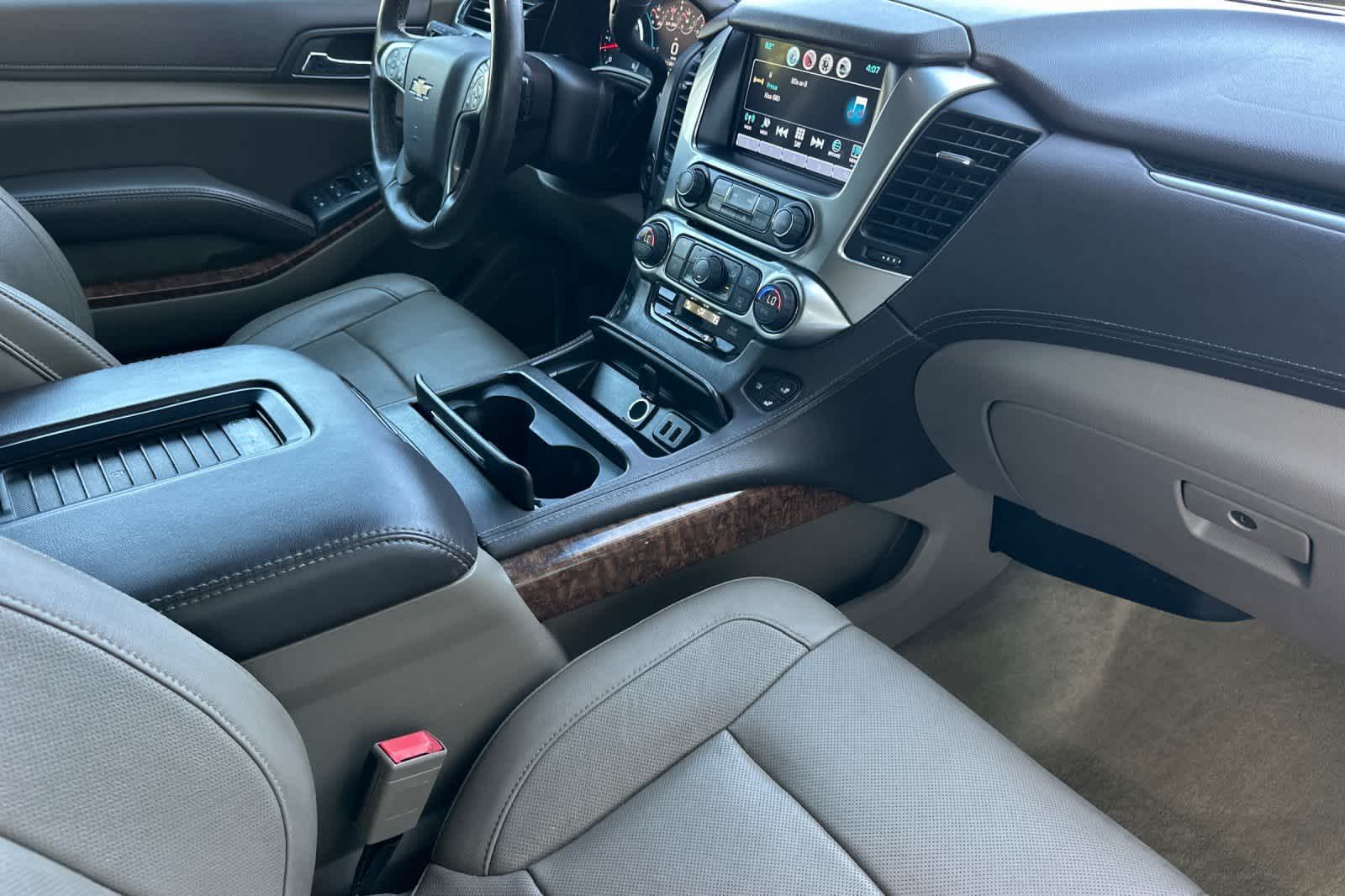 Thumbnail: 2016 Chevrolet Suburban - 16
