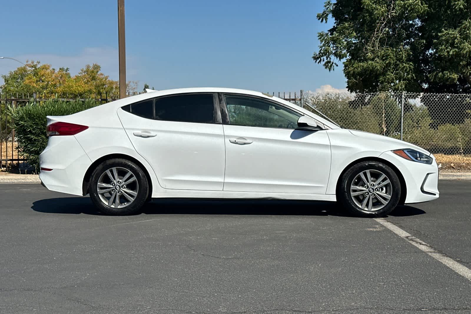 Thumbnail: 2017 Hyundai Elantra - 8