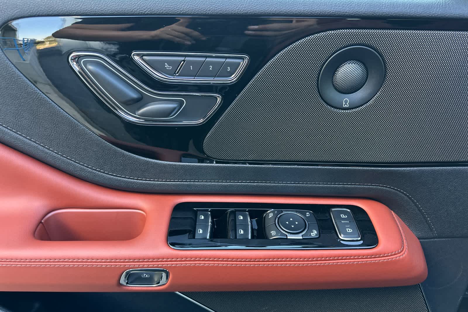 Thumbnail: 2025 Lincoln Aviator - 13