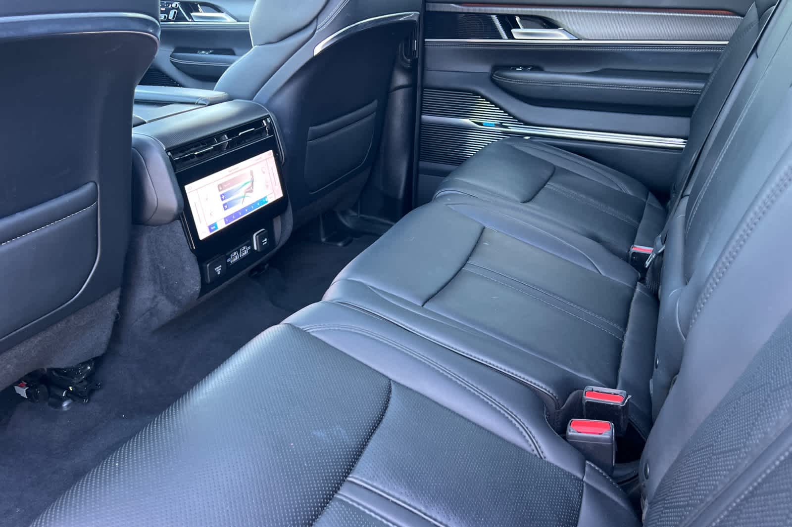 Thumbnail: 2024 Jeep Grand Wagoneer L - 4