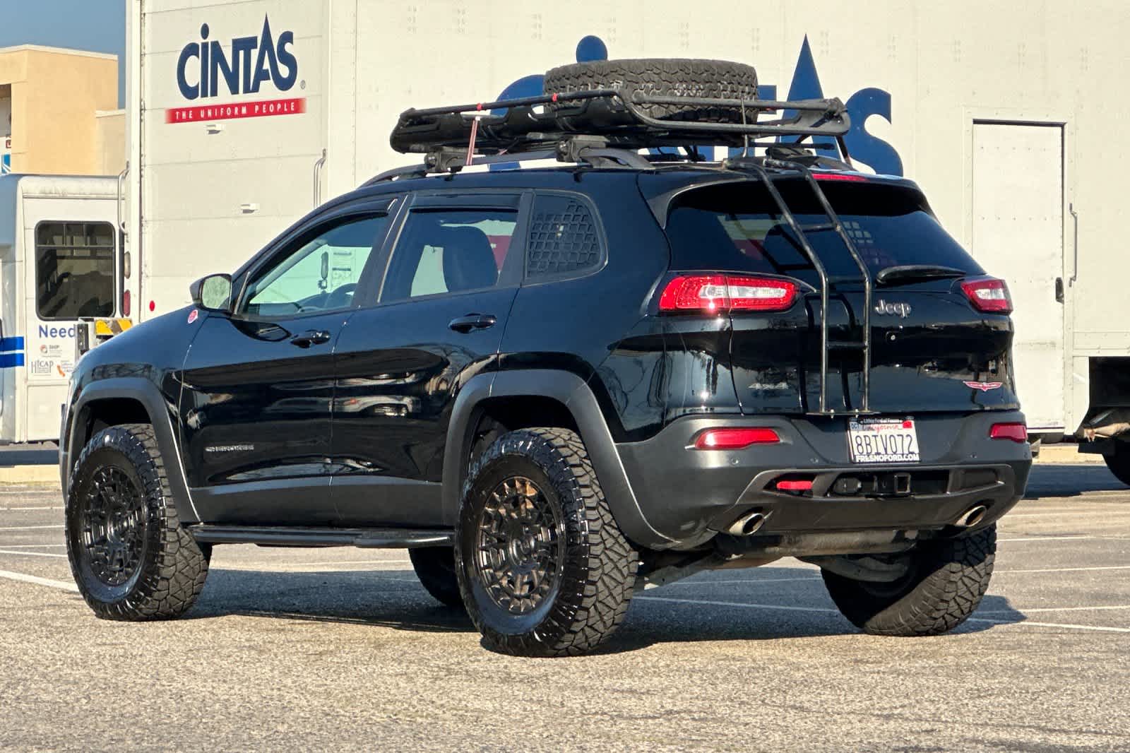 Thumbnail: 2018 Jeep Cherokee - 6