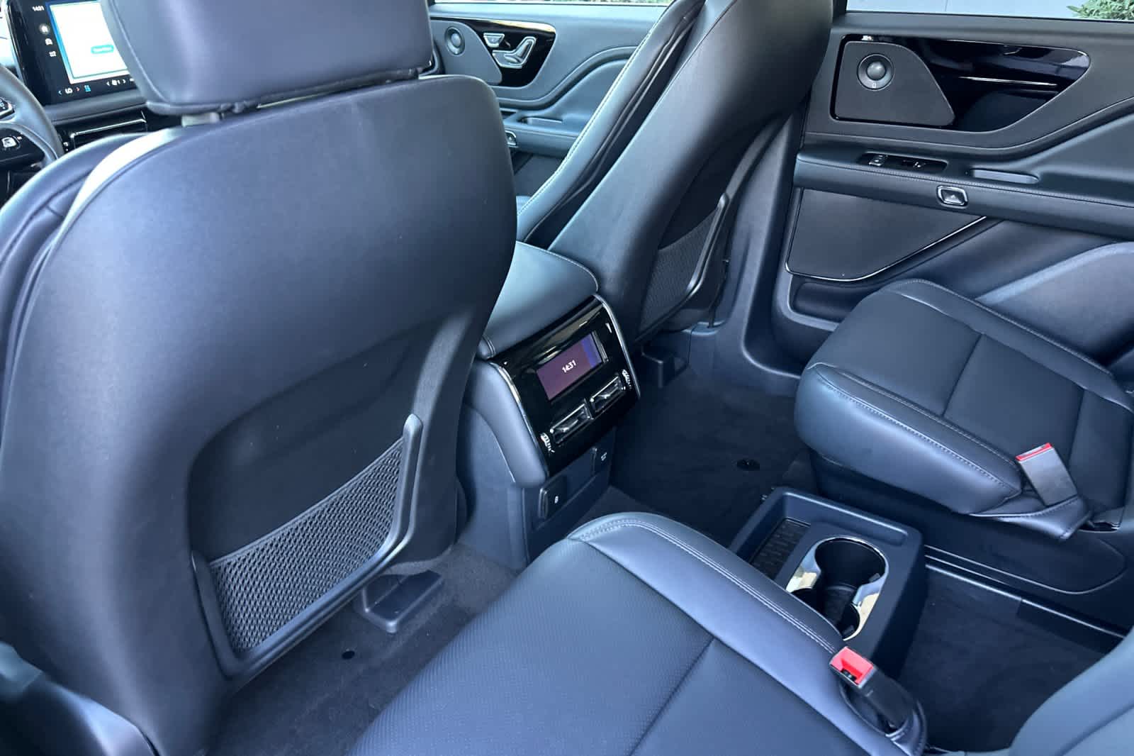 Thumbnail: 2026 Lincoln Aviator - 4