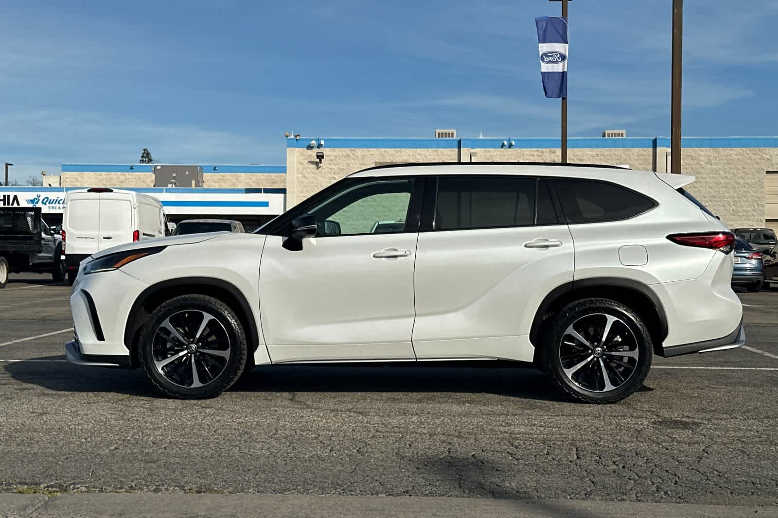 Thumbnail: 2022 Toyota Highlander - 5