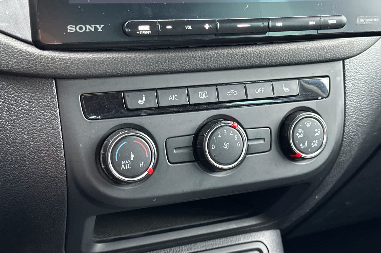 Thumbnail: 2014 Volkswagen Tiguan - 19