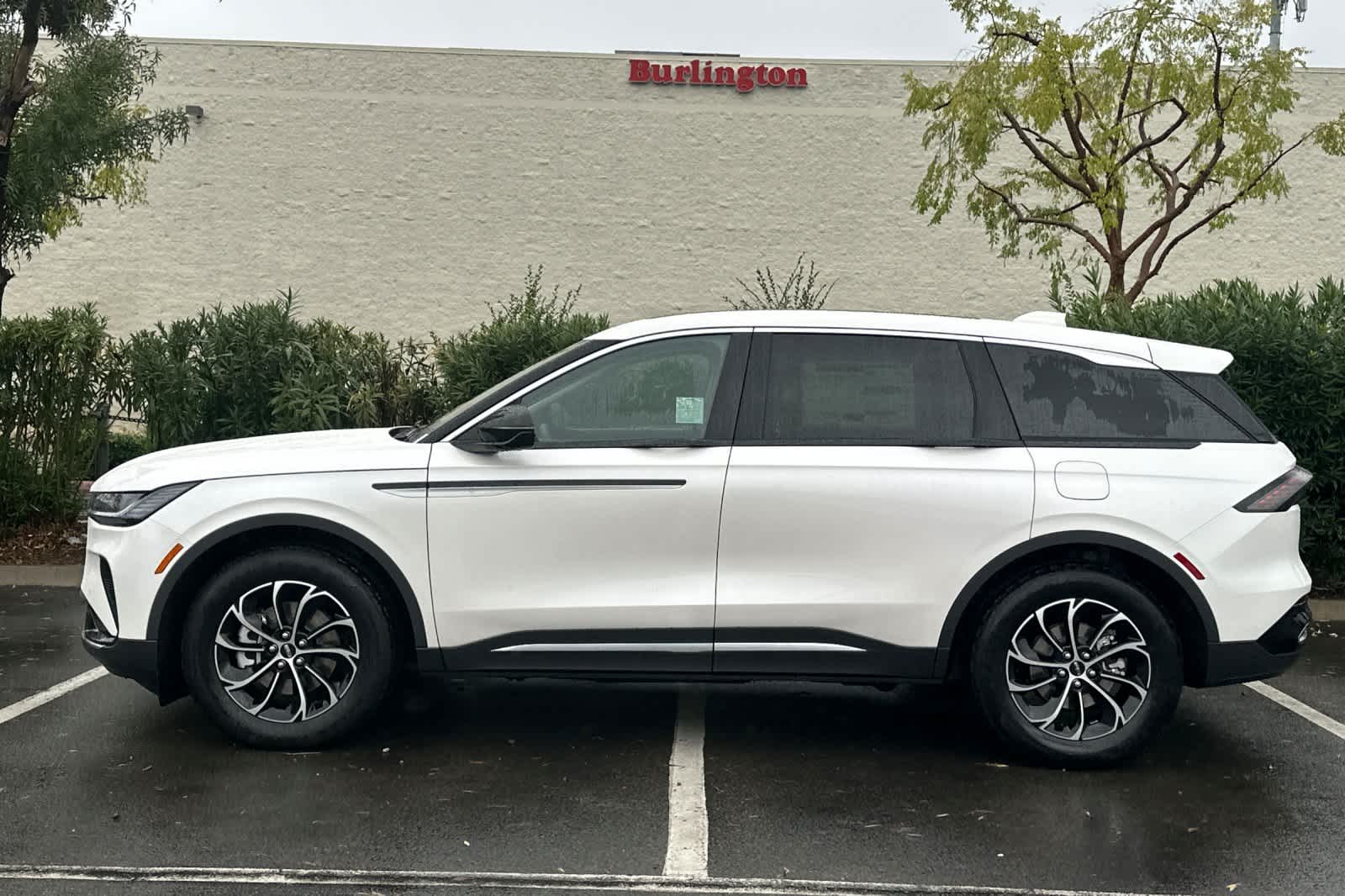 Thumbnail: 2026 Lincoln Nautilus - 5