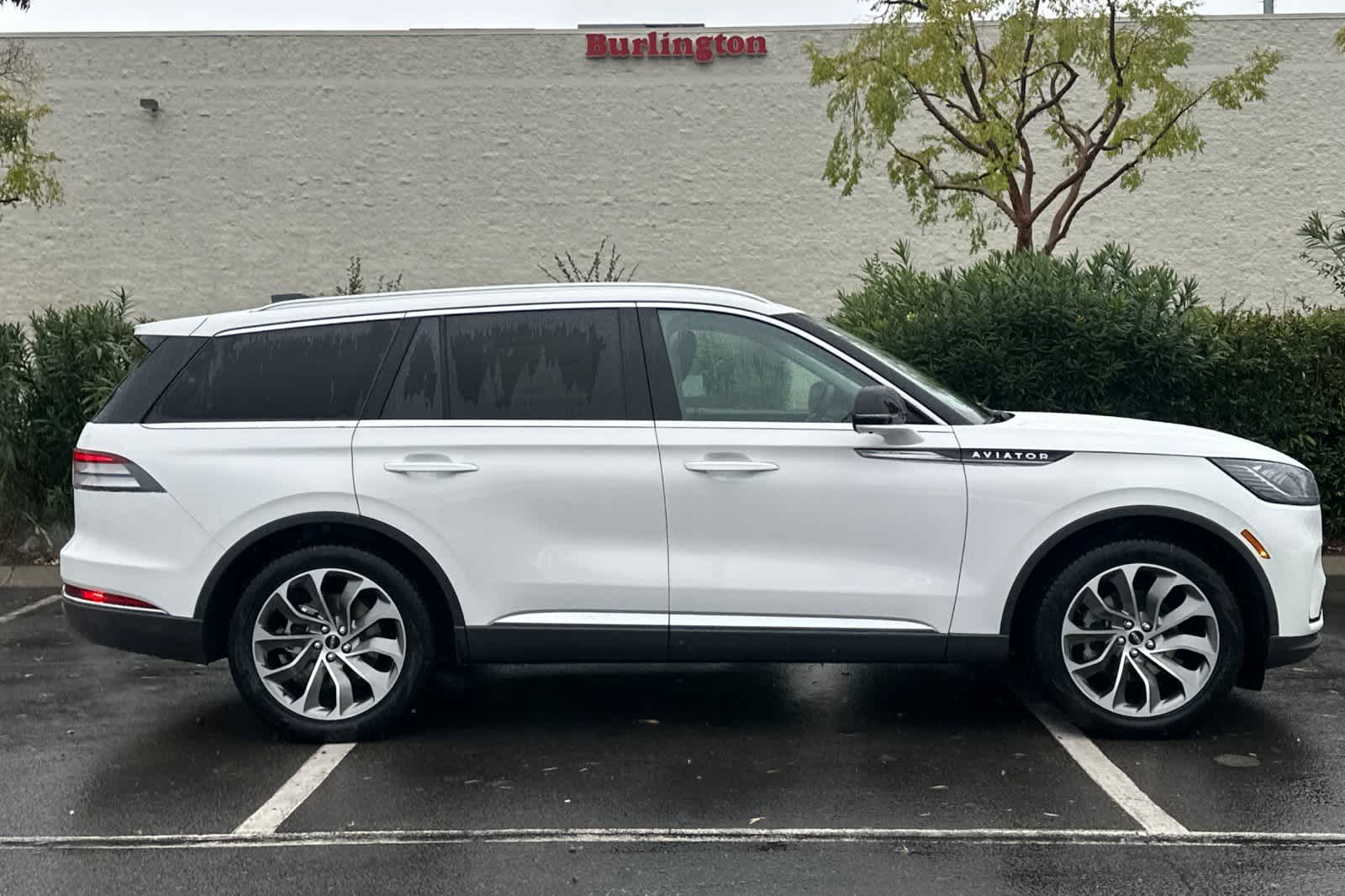 Thumbnail: 2026 Lincoln Aviator - 8