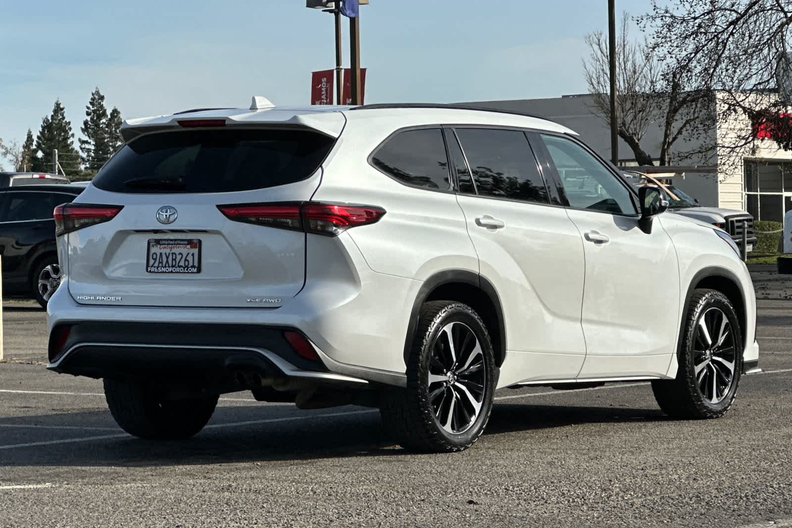 Thumbnail: 2022 Toyota Highlander - 2