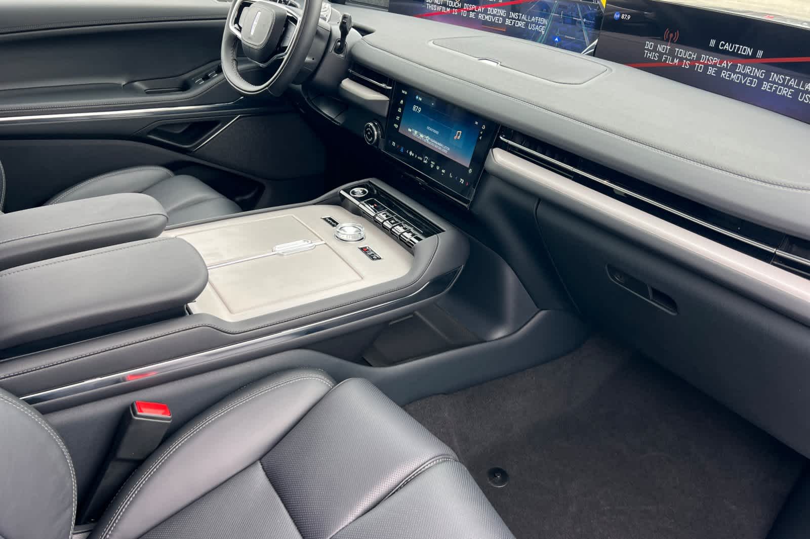 Thumbnail: 2026 Lincoln Navigator L - 18