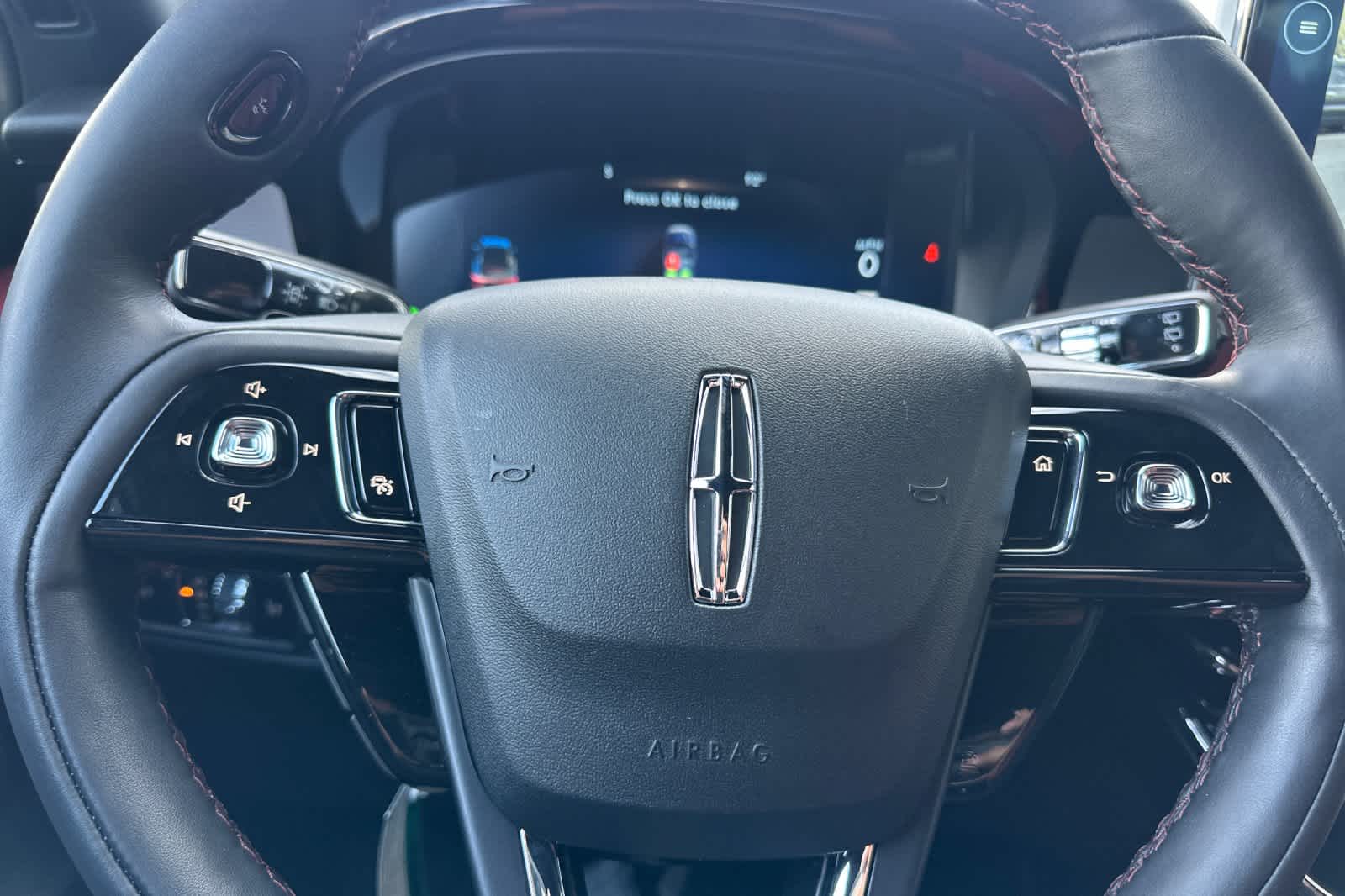 Thumbnail: 2025 Lincoln Corsair - 25